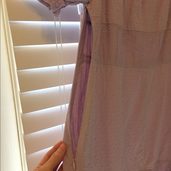 Lavender dress with puffy sleeves & lace details. - Picture 6 of 6